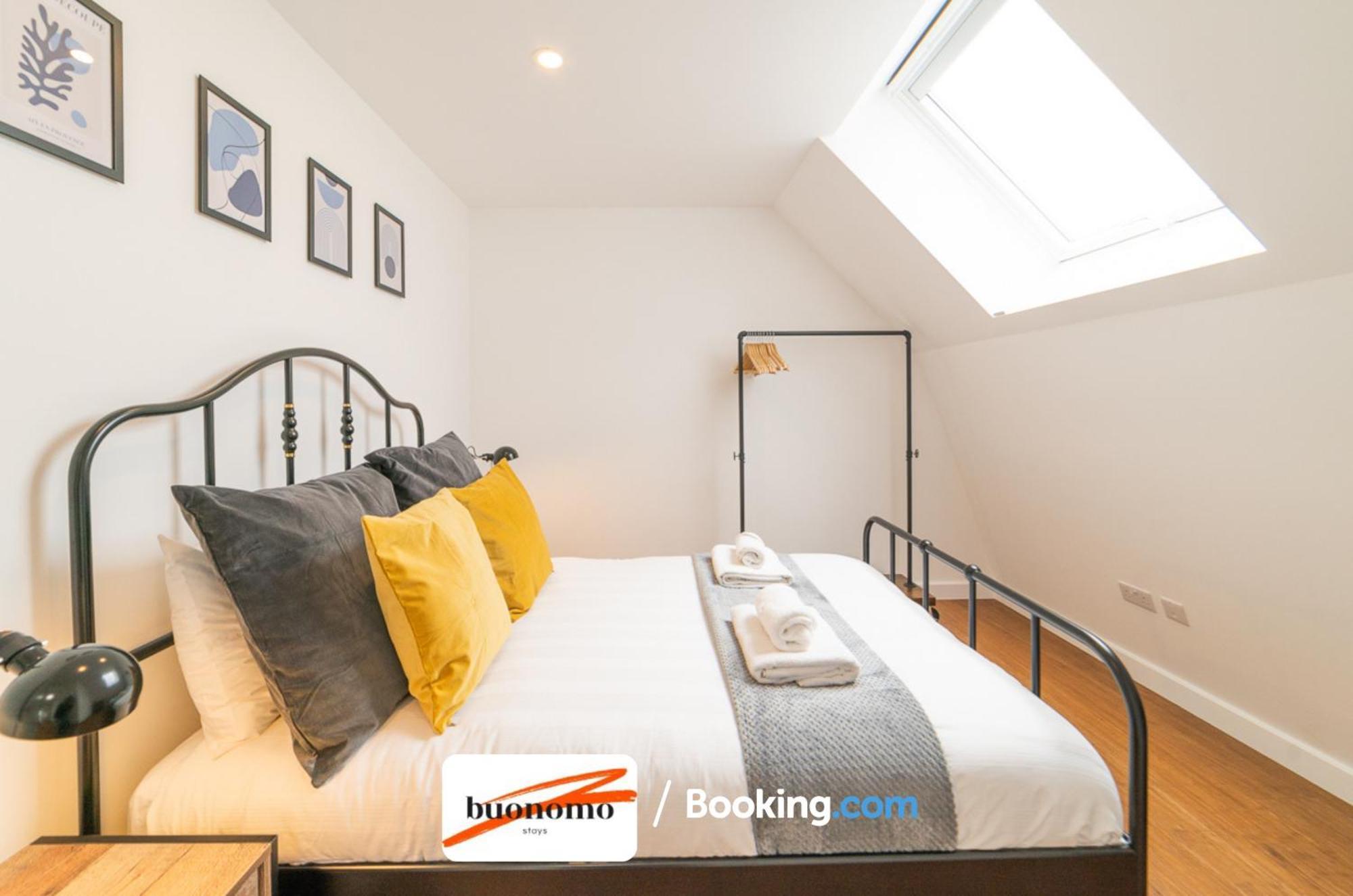 Two Bedroom Apartment At Buonomo Stays Short Lets & Serviced Accommodation Londra Exterior foto