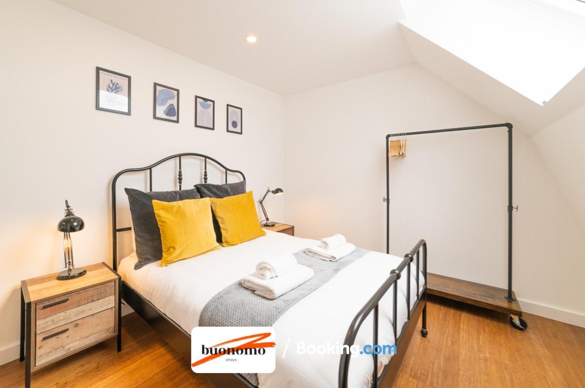 Two Bedroom Apartment At Buonomo Stays Short Lets & Serviced Accommodation Londra Exterior foto