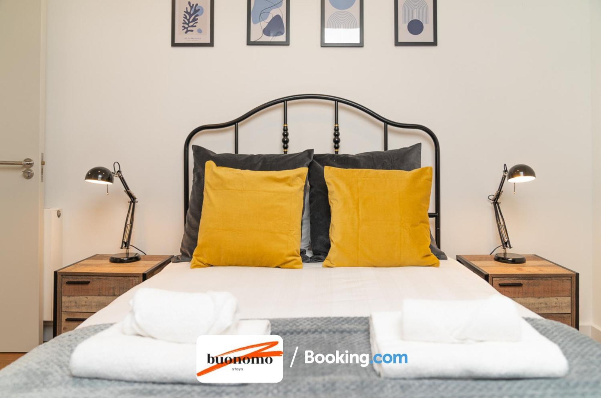 Two Bedroom Apartment At Buonomo Stays Short Lets & Serviced Accommodation Londra Exterior foto
