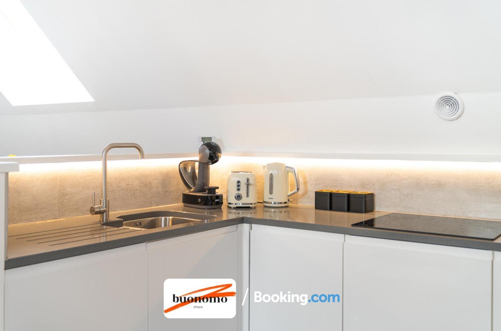 Two Bedroom Apartment At Buonomo Stays Short Lets & Serviced Accommodation Londra Exterior foto