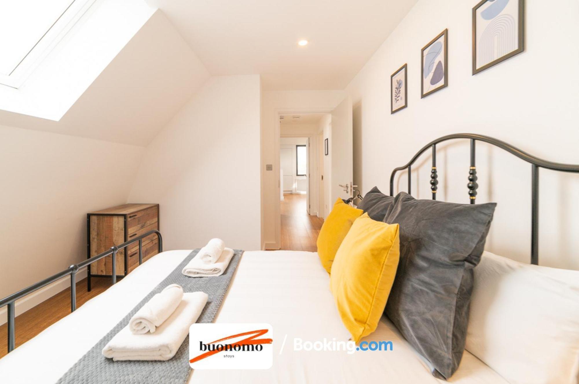 Two Bedroom Apartment At Buonomo Stays Short Lets & Serviced Accommodation Londra Exterior foto