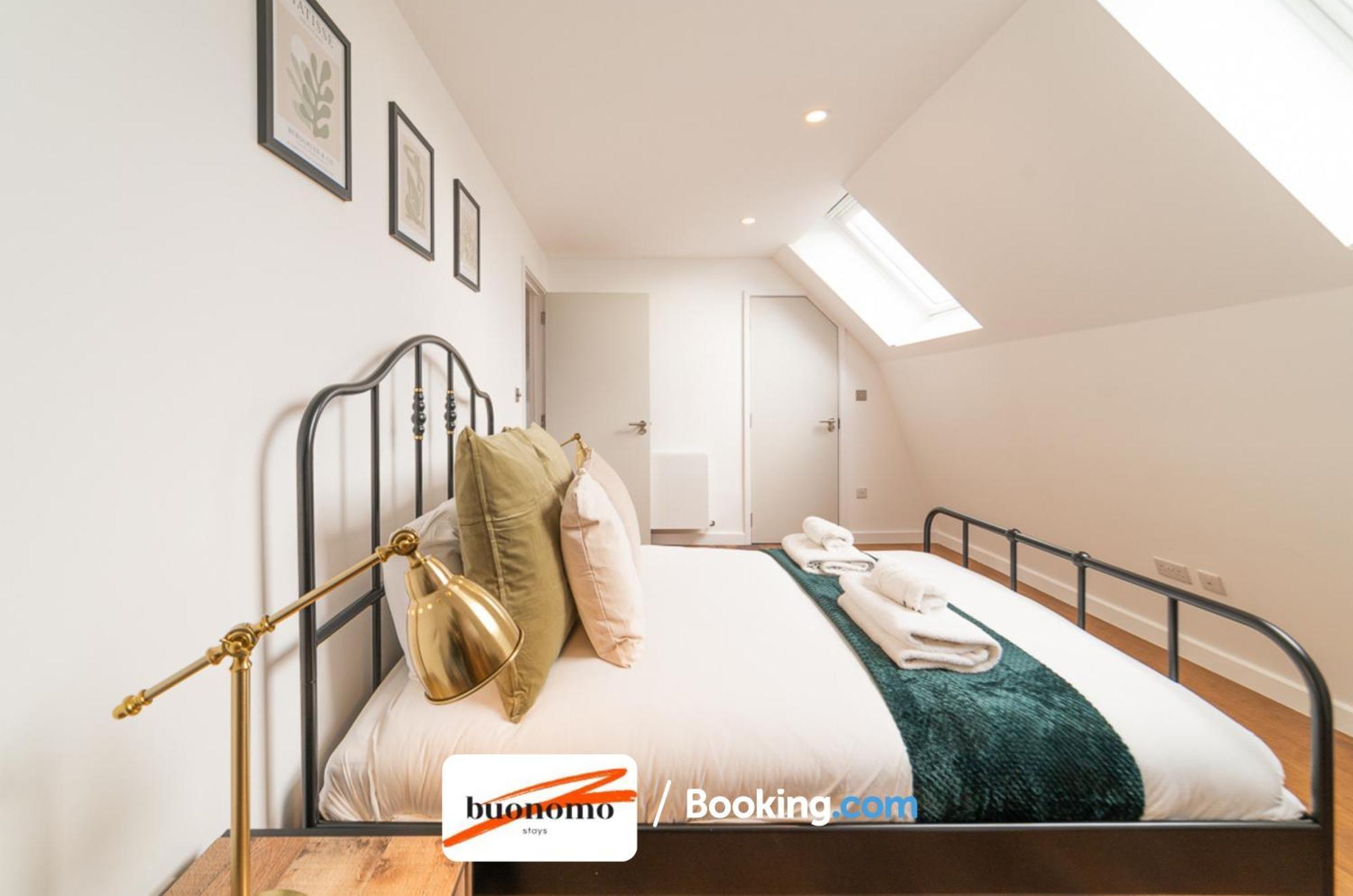 Two Bedroom Apartment At Buonomo Stays Short Lets & Serviced Accommodation Londra Exterior foto