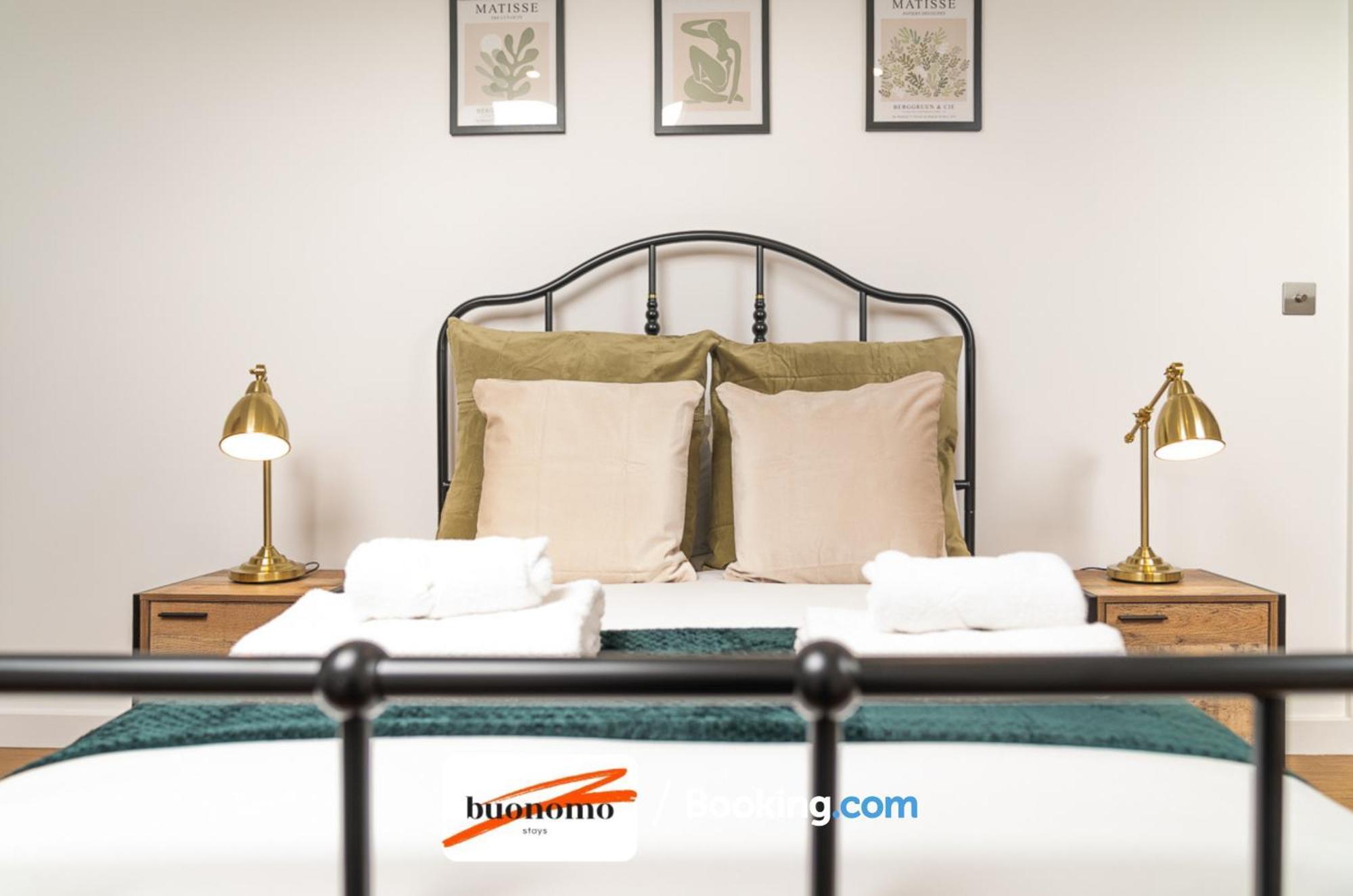 Two Bedroom Apartment At Buonomo Stays Short Lets & Serviced Accommodation Londra Exterior foto